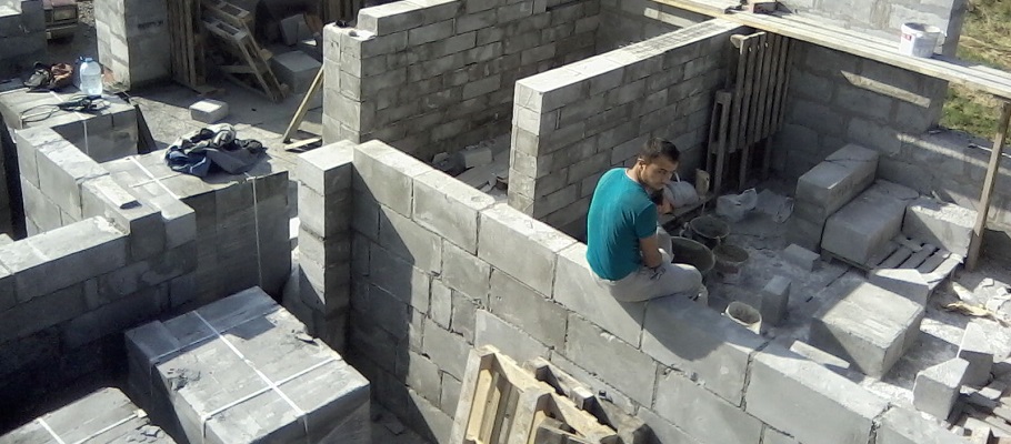 Строительство стен и перегородок из полистирол блока